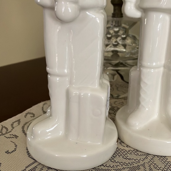 PAIR Winter White Blanc Ceramic Nutcrackers Toy Soldiers - Picture 8 of 10
